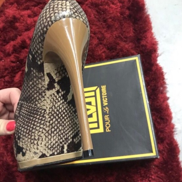 Shoes - Picture 2 of 5